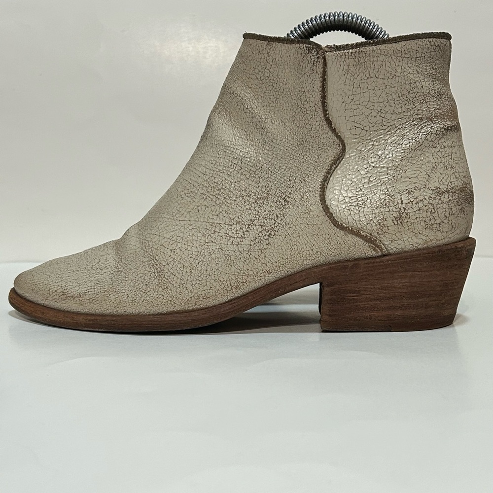 Frye Carson Piping Leather Ankle Boots - 9